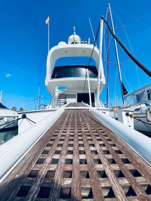 Barco Muy Romantico Con Parking! Sant Adria de Besos Dış mekan fotoğraf