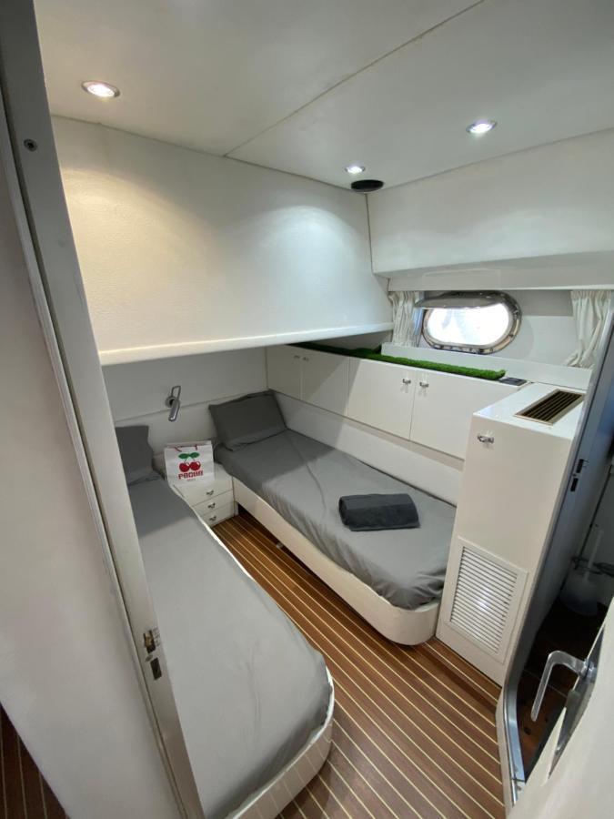 Barco Muy Romantico Con Parking! Sant Adria de Besos Dış mekan fotoğraf