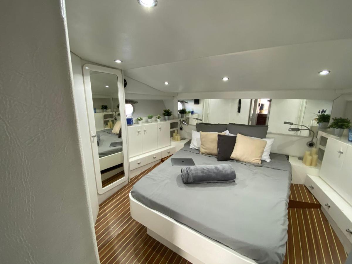 Barco Muy Romantico Con Parking! Sant Adria de Besos Dış mekan fotoğraf